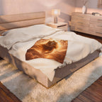 Lion of Light Velveteen Plush Blanket — Golden Majestic Lion Throw for Bedroom & Gifts